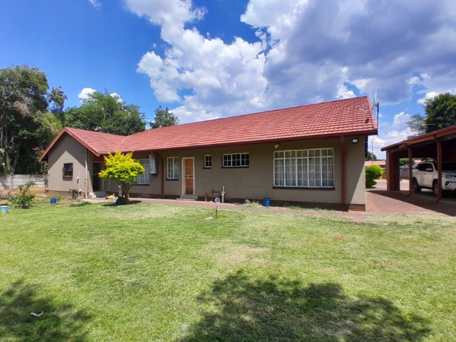 6 Bedroom Property for Sale in Bodorp North West